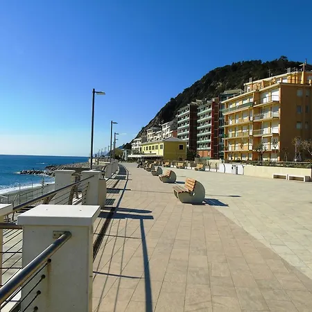 Deiva Holidays Appartement *