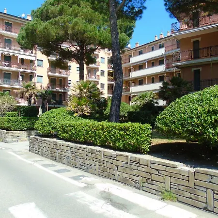 Deiva Holidays Appartement *